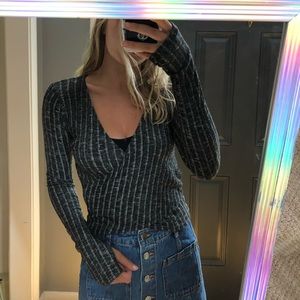 Hollister cropped & fitted long sleeve!